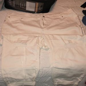 White distressed jeans